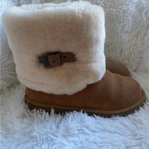 UGG WOMENS SIZE 6
